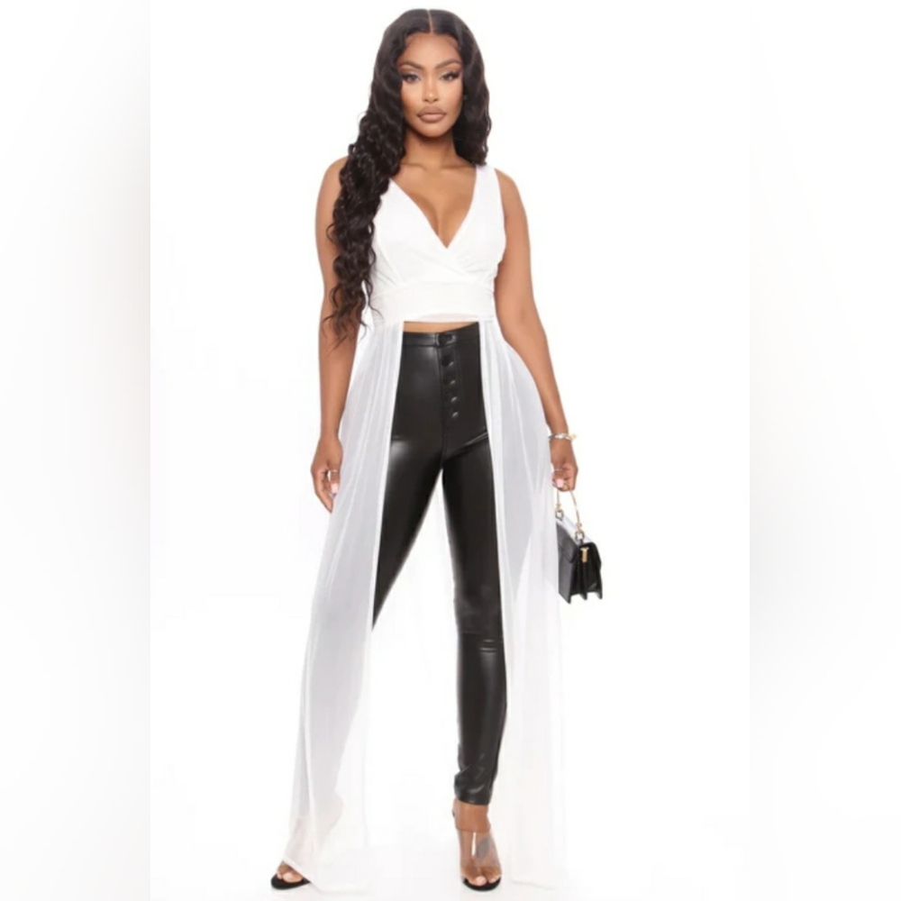 SOLD‼️ Maxi Top V-neck Ruched Waist Train Detail - White.